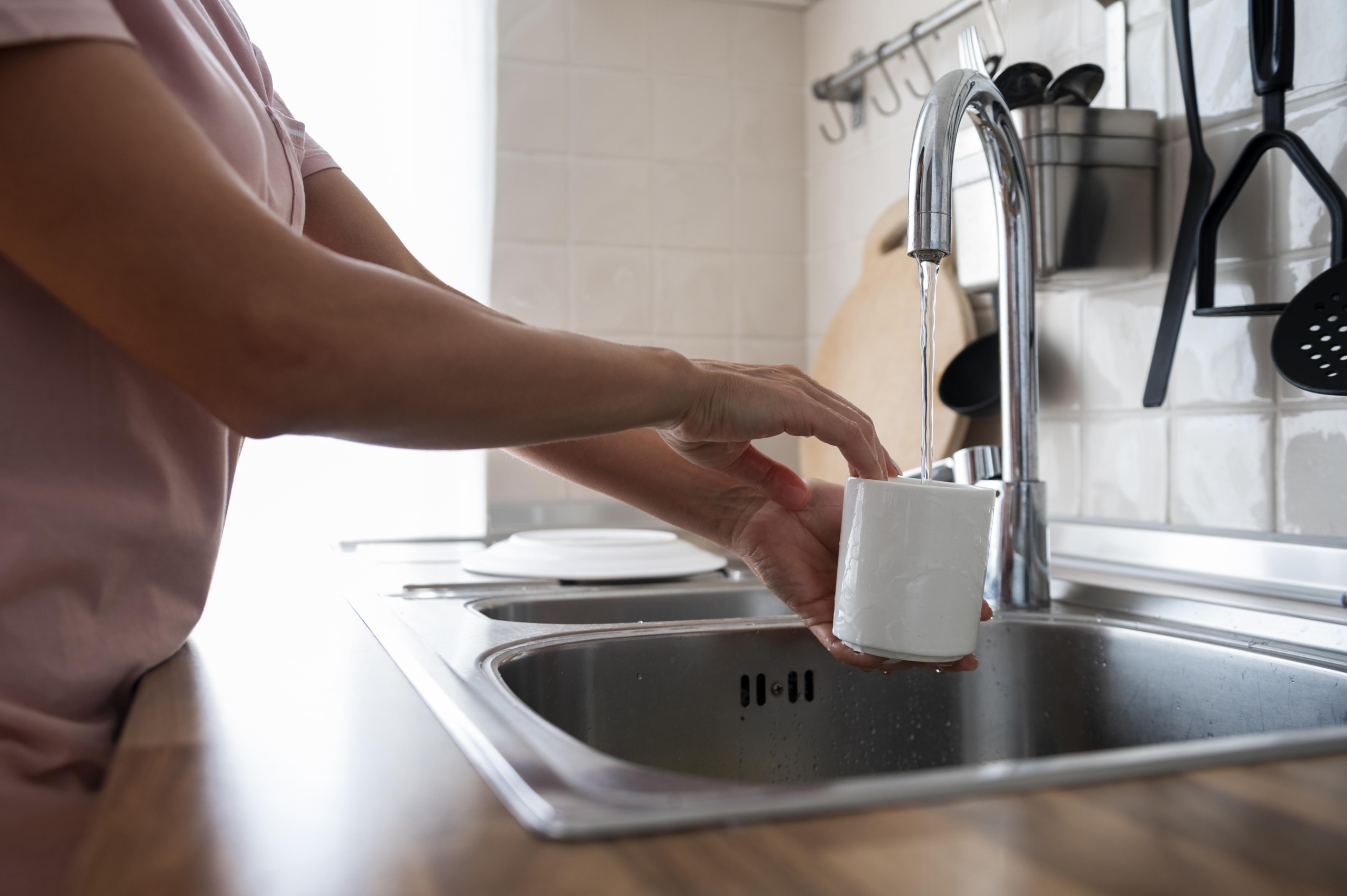 Women washing a mug in the sink